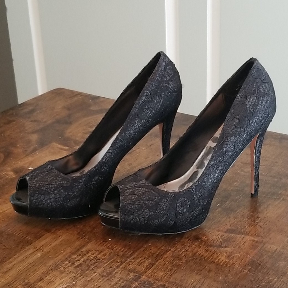 NwT deb lace peep toe pump, 11